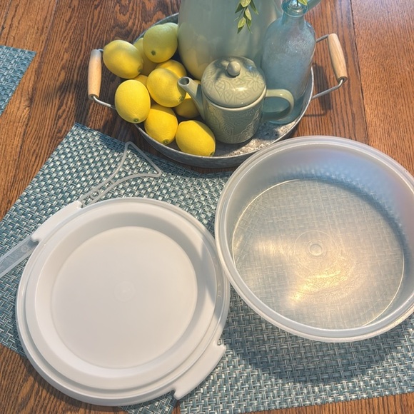 Vintage Tupperware Pie Keeper Taker Carrier w/ Lid & Handle - Picture 3 of 4